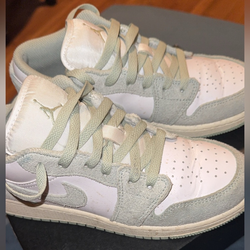 Jordan GS Size 4.5 Y like new